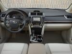 Toyota Camry XLE 2011 года
